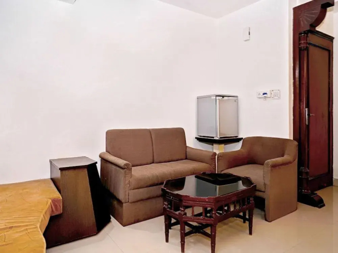 OYO Flagship 14469 Darshan Tower Gitanjali