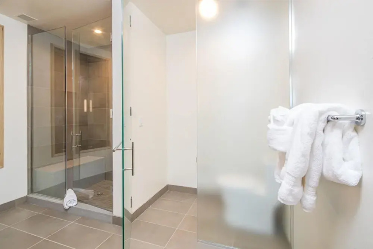 202 Lakelodge 4 Bedroom Condo