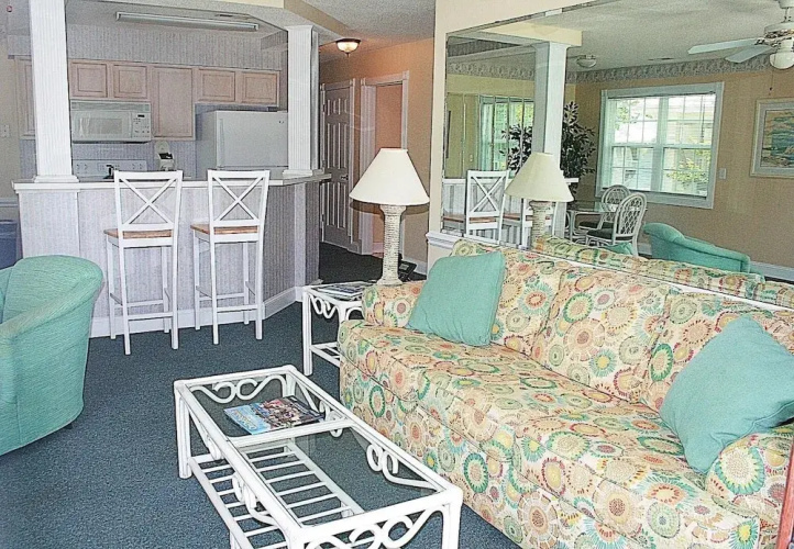 709m 1 Bedroom Condo by RedAwning