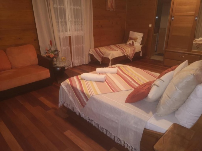 Standard Triple room