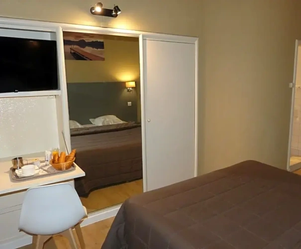 Standard Double room with city view
