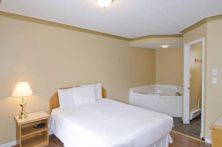 Tiki Shores Inn & Suites