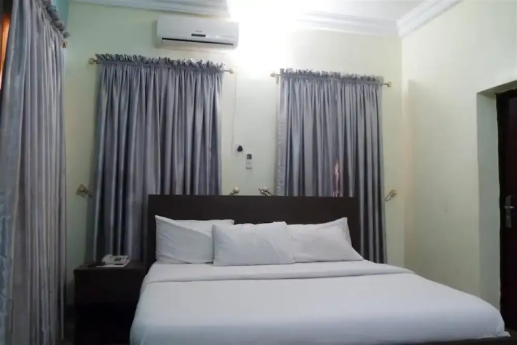 Orange Groove Hotel