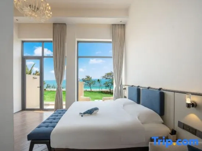 Triple Duplex Suite with view