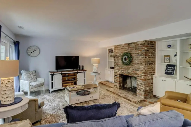 1504 Shipmaster 2 BR Condo Shipyard