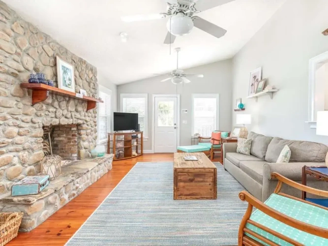 4 Bedrooms Cottage
