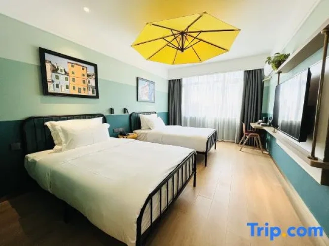 Standard Double room with city view