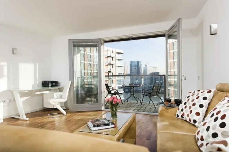 Modern 2BR Flat with Thames River View
