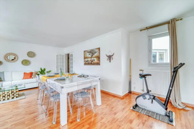 Chic and spacious apart with parking