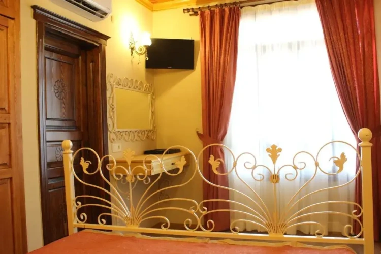 Standard Double room with partial sea view