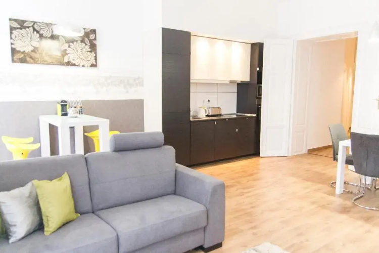 Luxury 2br Apt by the Synagogue