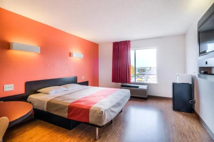 Motel 6 Bloomington-Normal, IL