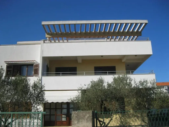 3 Bedrooms Apartment