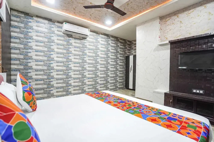 Fabhotel Shree Priya Pritam Dham