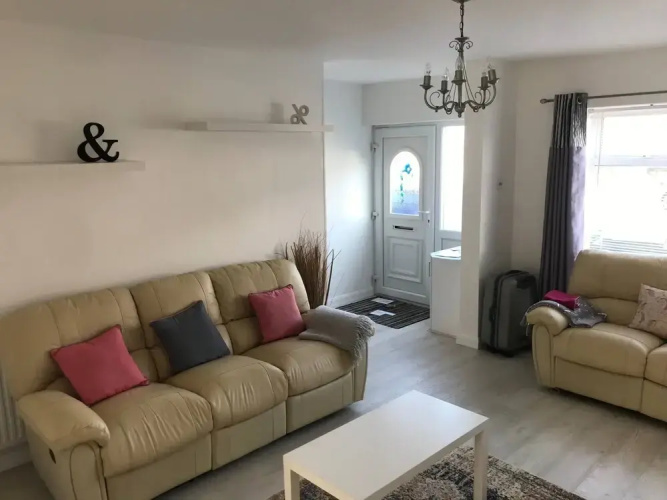 Diana House - Great Location