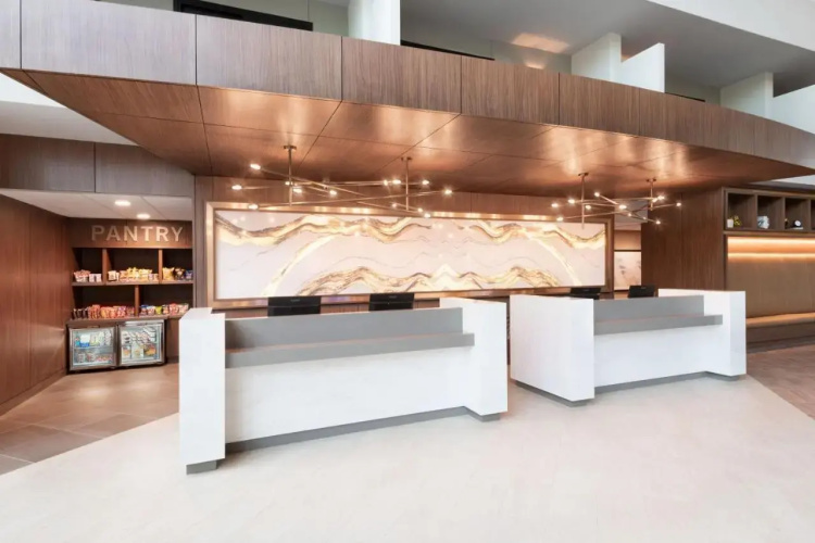 Radisson Hotel & Suites