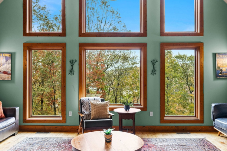 Fam-friendly Cabin Mins 2 Beach Ski w Hot Tub