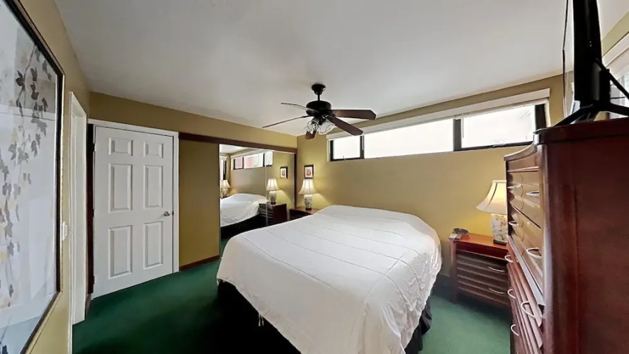 691 4 Bedroom Condo