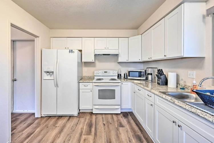 4 Bedrooms Cottage