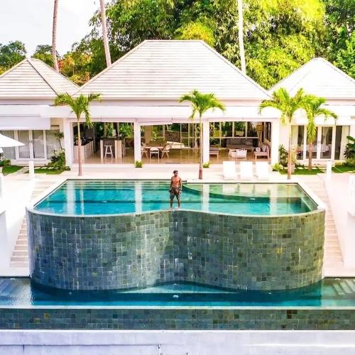 5 Bedrooms Villa