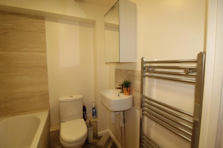 4 Bedrooms Cottage