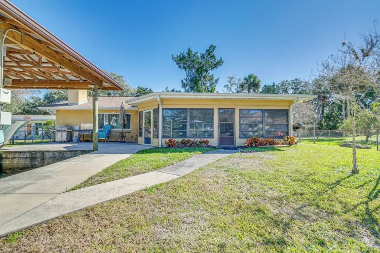 Riverfront Home With Private Dock, Fire Pit!