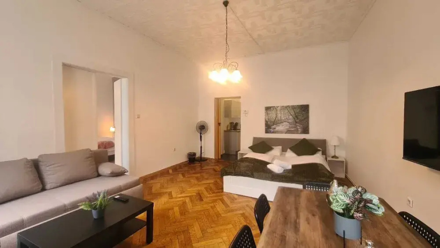 Chic 3BR Belvedere Apartment