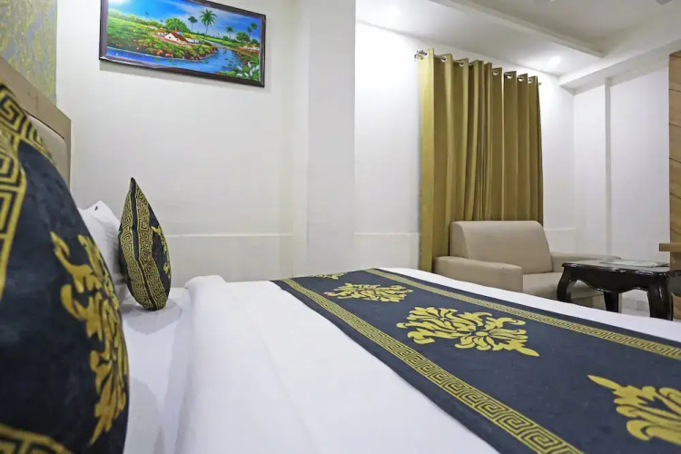 Hotel Decent Suites