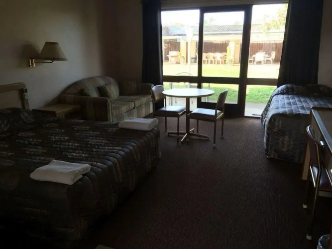 Glades Motor Inn