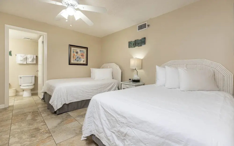 Phoenix V 309 2 Bedroom Condo by Redawning