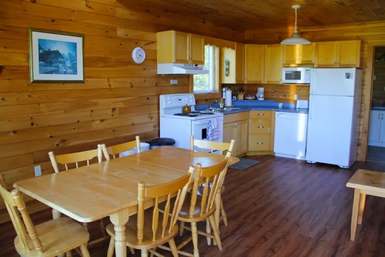 2 Bedrooms Executive Cottage with partial ocean view