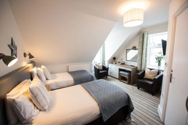Economy Twin room with sea view