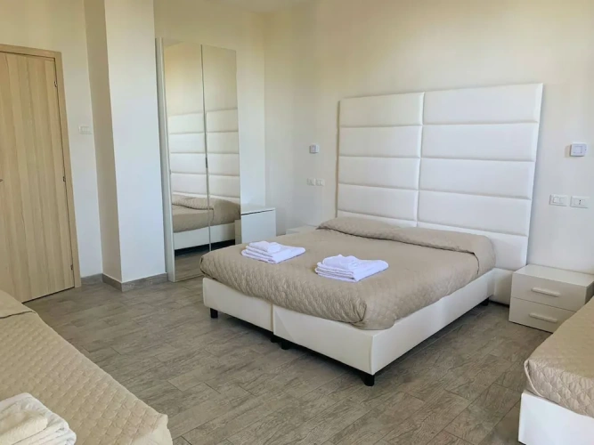 Classic Quadruple room with balcony and with courtyard view