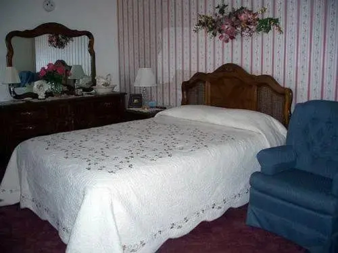 Lakeshore Bed & Breakfast