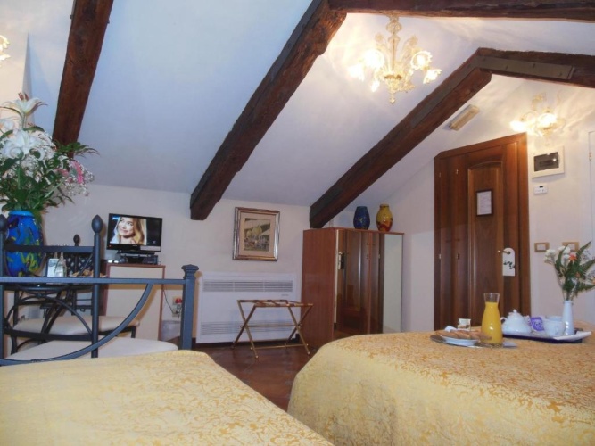 Standard Triple room