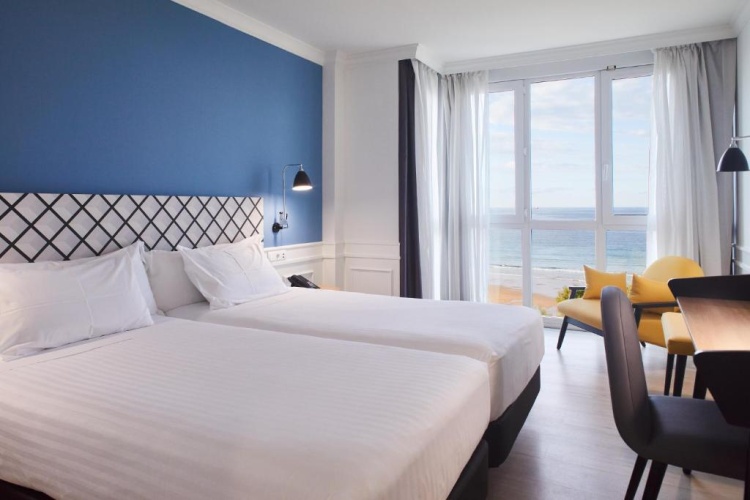 Standard Twin room with sea view