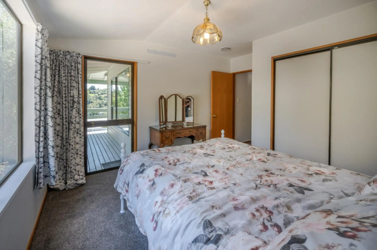 Libeau Lane Views - Akaroa Holiday Home