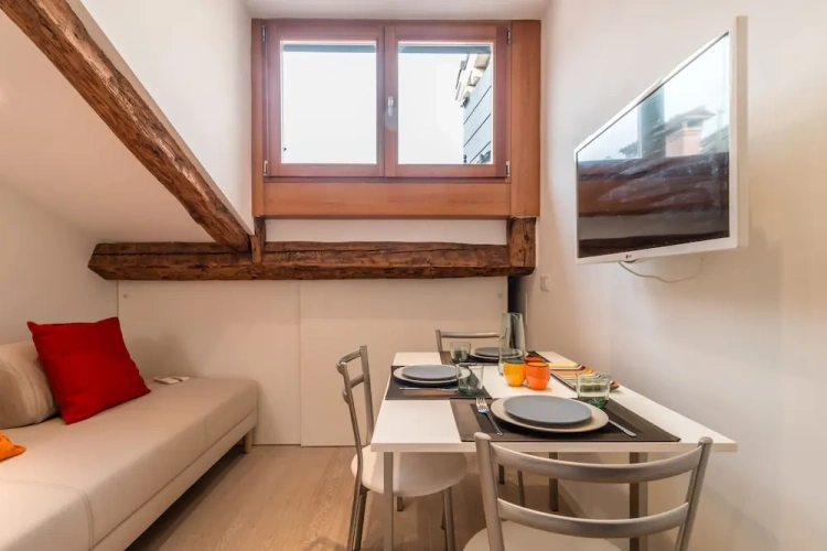 2 Bedrooms Triple Apartment
