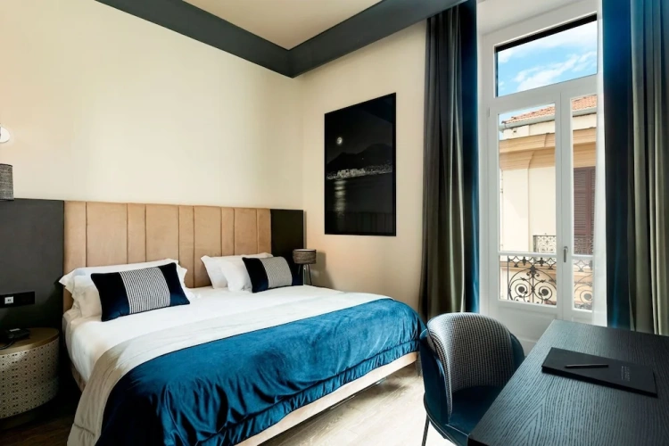 Deluxe Double Suite with balcony and with city view
