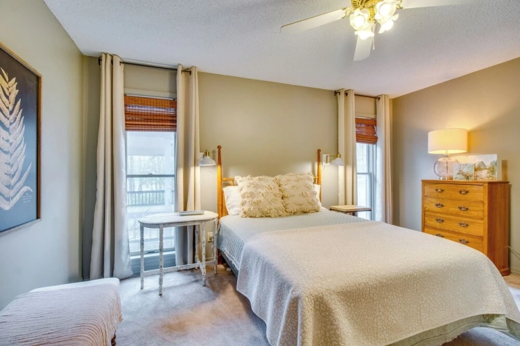 5 Bedrooms Cottage