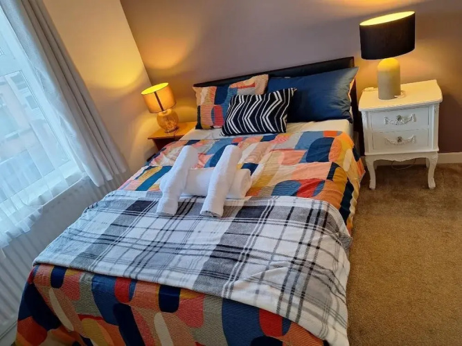 Fantastic Large Room with  free parking