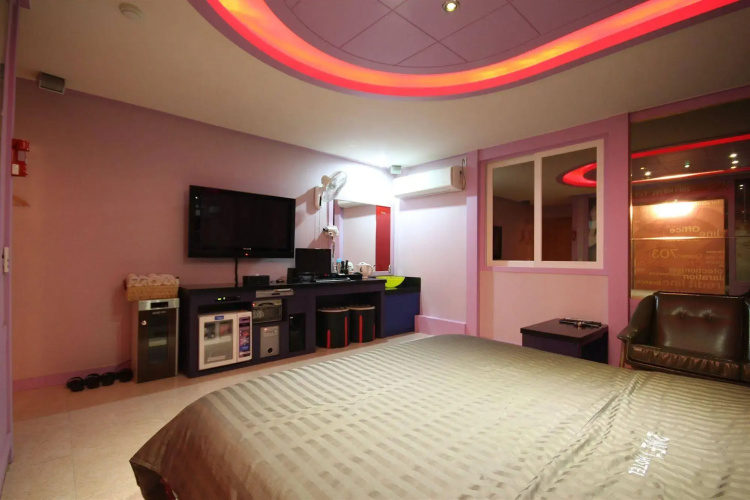 Hotel 2NE1