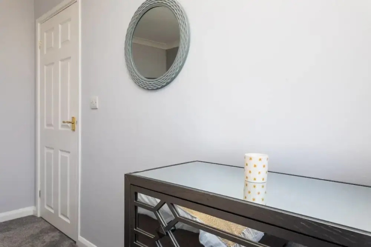 Queens 1 bed Apartment, Close to Town Centre