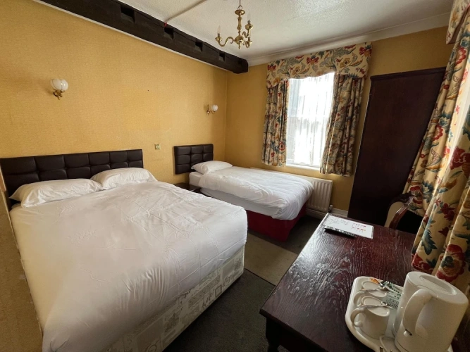 Standard Triple room