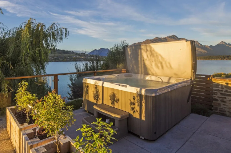 Kohanga Lakeside Villa Over view