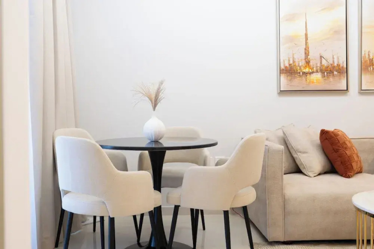 Keyrock Living - Oasis with Balcony View
