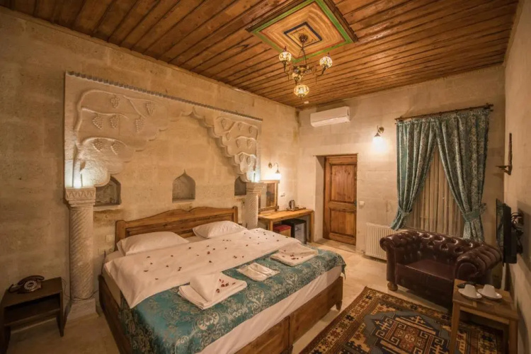 Charming Cave Hotel
