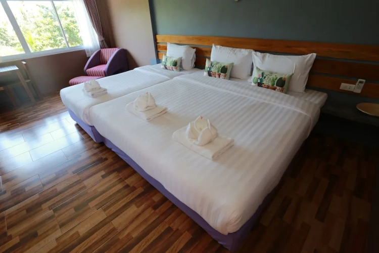 Standard Triple room