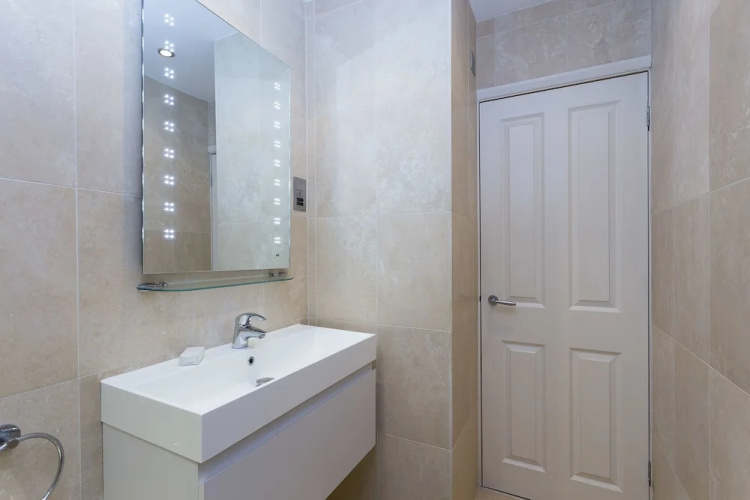 Spacious Flat In Central London