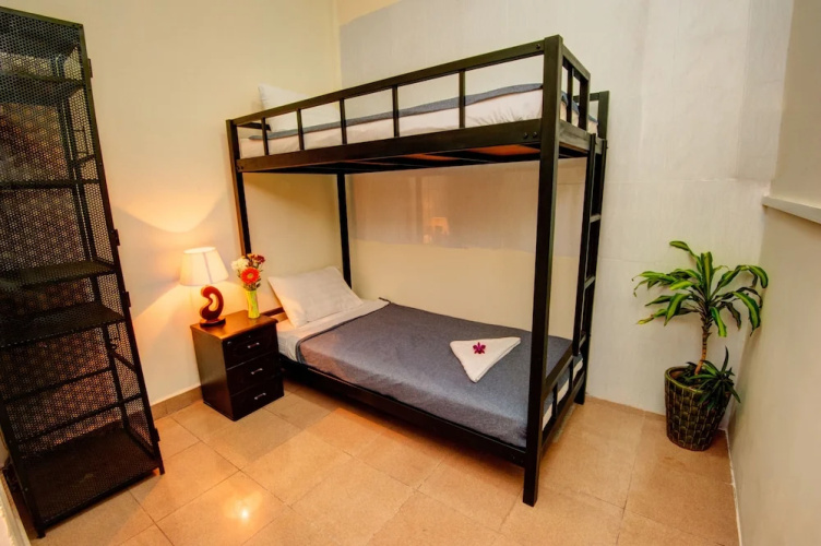 B52 Hostel